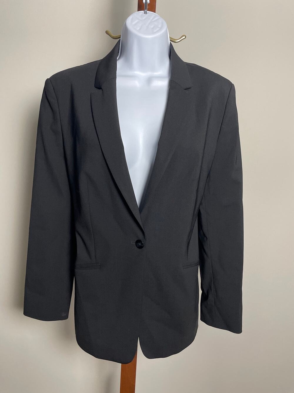 Hugo Boss Black Tuxedo‑Style Single Breasted Blazer Size M Button Closure Lined